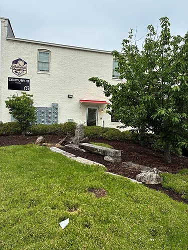 257 E Bank St Photo 1