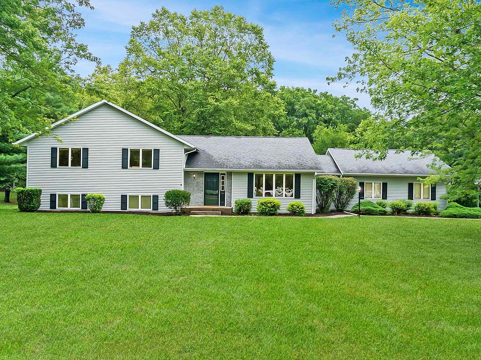 1st image of 107 Oakview Dr