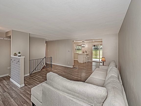 4th image of 211 Shoreham Dr