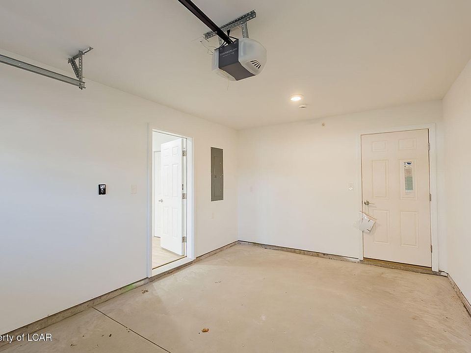1st image of 10 Nicole Ln