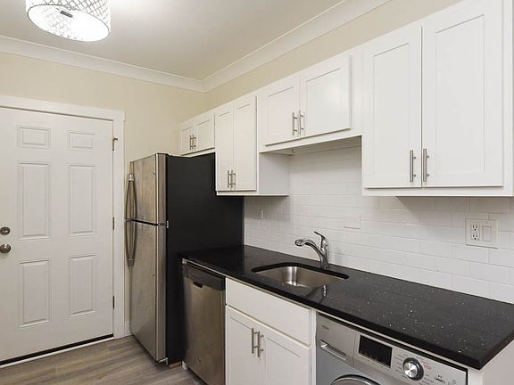 4th image of 1417 W Hutchinson St APT 2
