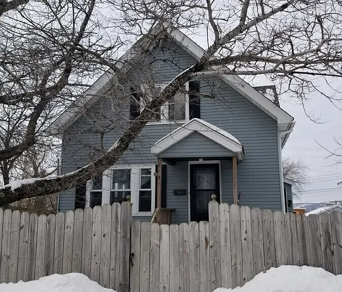 915 S Lake Ave #UPPER — Photo 1