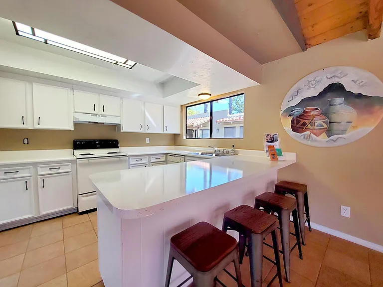 Indian Springs Apartments — Photo 15