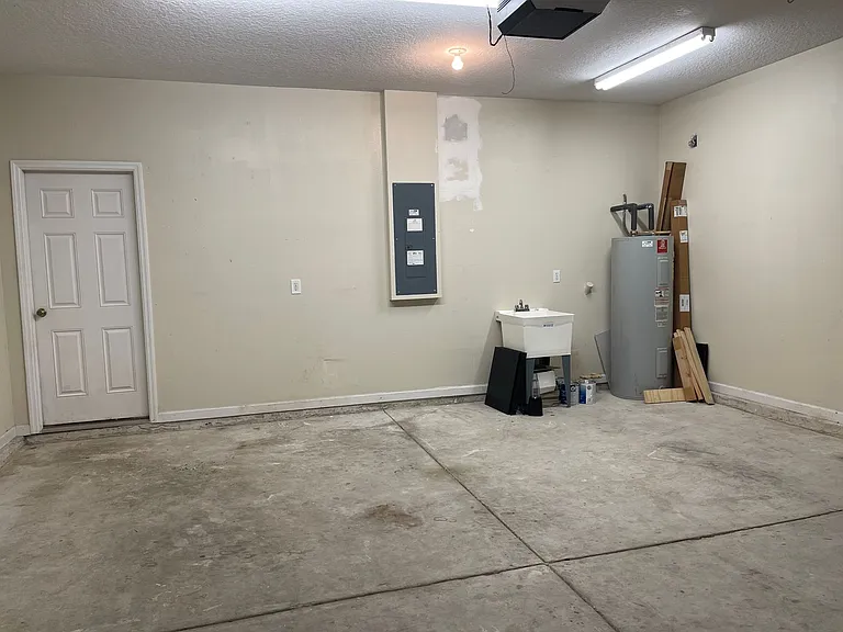 3125 E Banister Rd — Photo 30