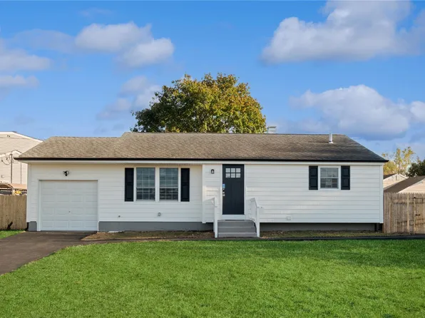 435 Lincoln Avenue, Brentwood, NY 11717