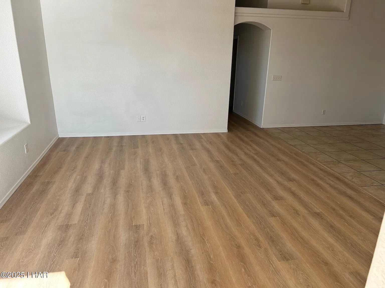 3 bed, 2.0 bath, 2102 sqft, $1,900 — Photo 2