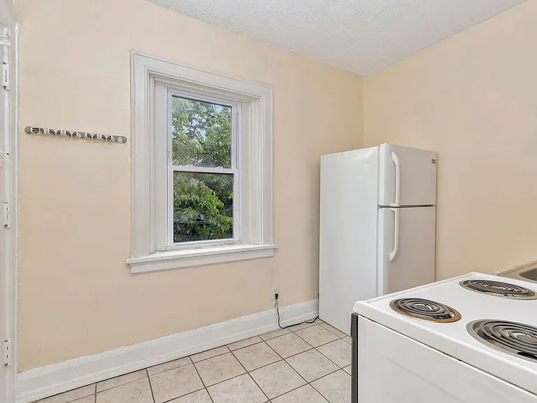 Historical Apartments l Oak St — Photo 18
