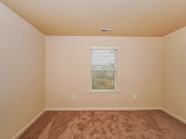525 Clover Cir — Photo 10