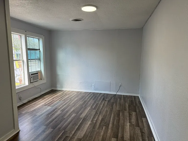 224 NW 2nd St #1 — Photo 2