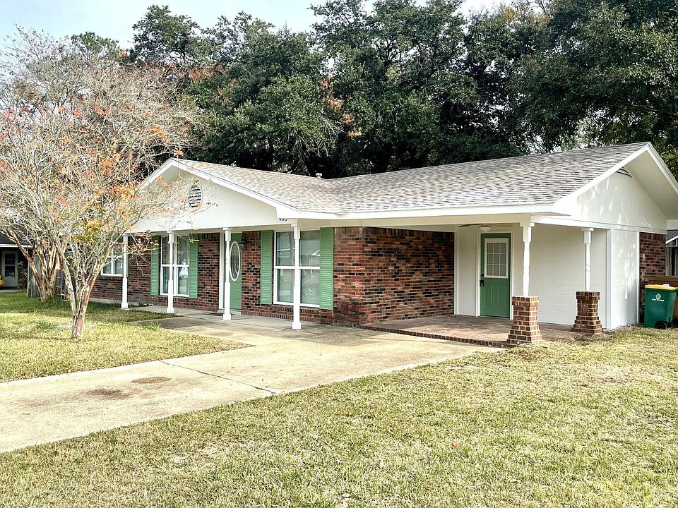 1st image of 903 Alverado Dr