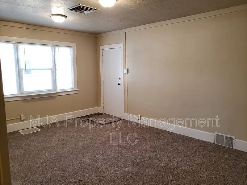 2 bed, 1.0 bath, 1178 sqft, $1,195 — Photo 3