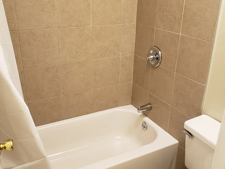 1101 Westchester Dr #D — Photo 5