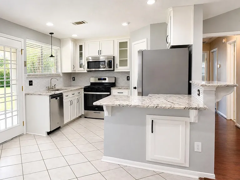 1206 Park Knoll Ln — Photo 5