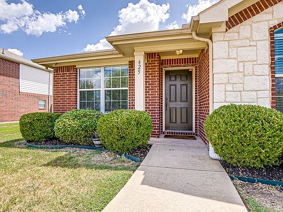5th image of 425 Sandy Ln