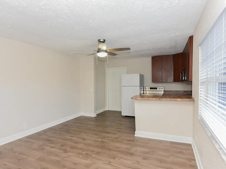 605 N Federal Hwy #9 — Photo 8