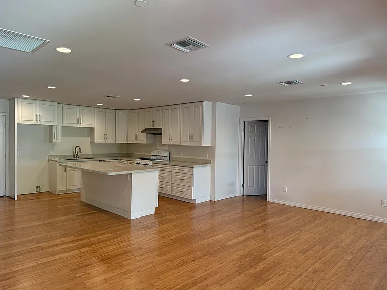 130 N Lincoln Ave — Photo 4