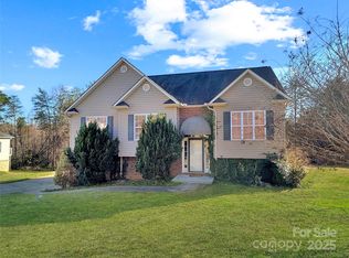 9530 Driftwood Ct, Hickory, NC 28601