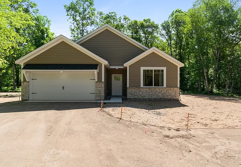 35662 Bonnie Lakes Rd — Photo 1