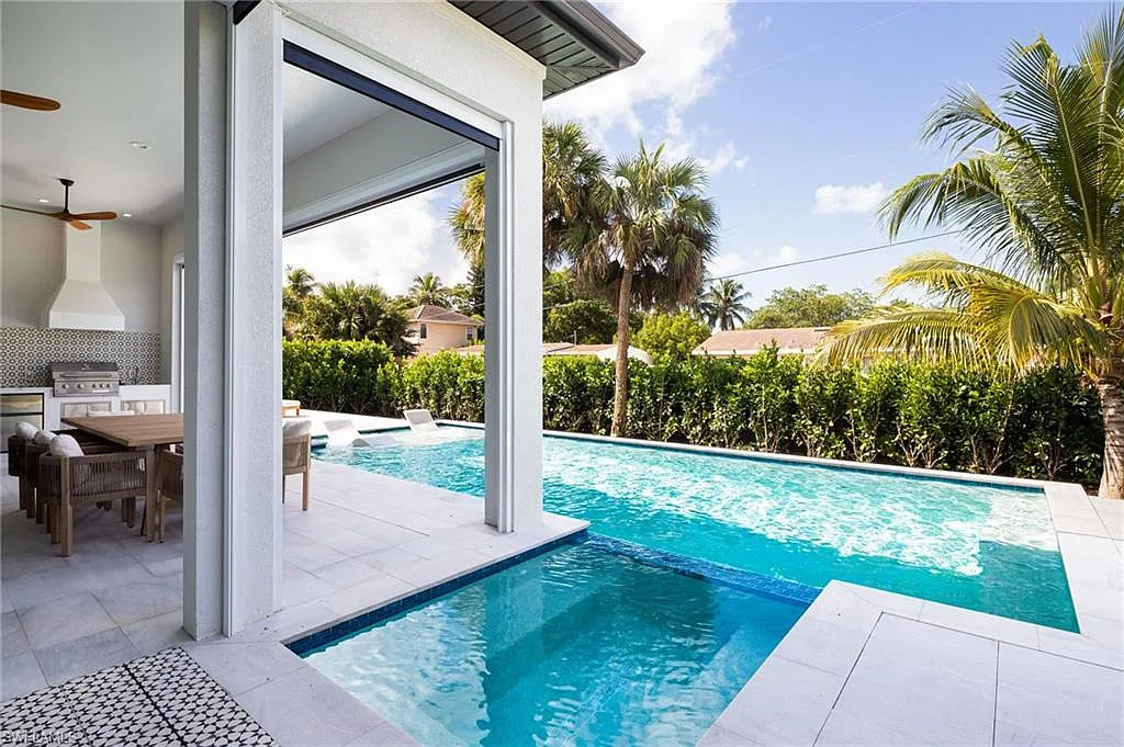 4 bed, 4.5 bath, 2930 sqft, $28,000 — Photo 2