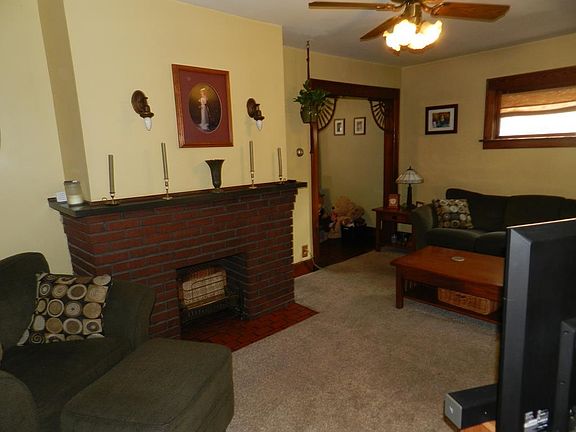 3rd image of 598 Mary St