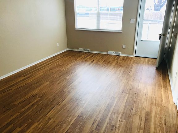 3rd image of 824 18th Ave