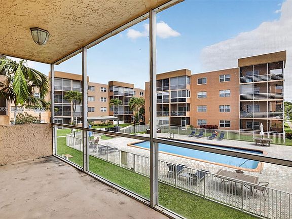 3rd image of 3048 Sunrise Lakes Dr E APT 221