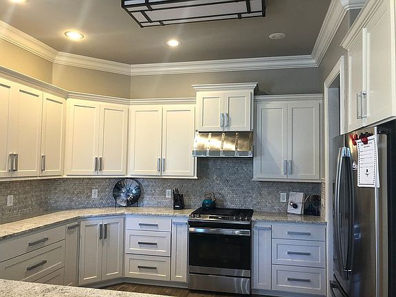 5th image of 5214 S Sloan Cir