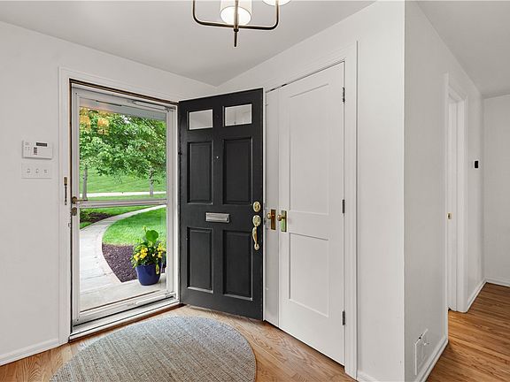 4th image of 793 Elm Spring Rd