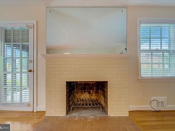 4th image of 105 S Pershing Dr
