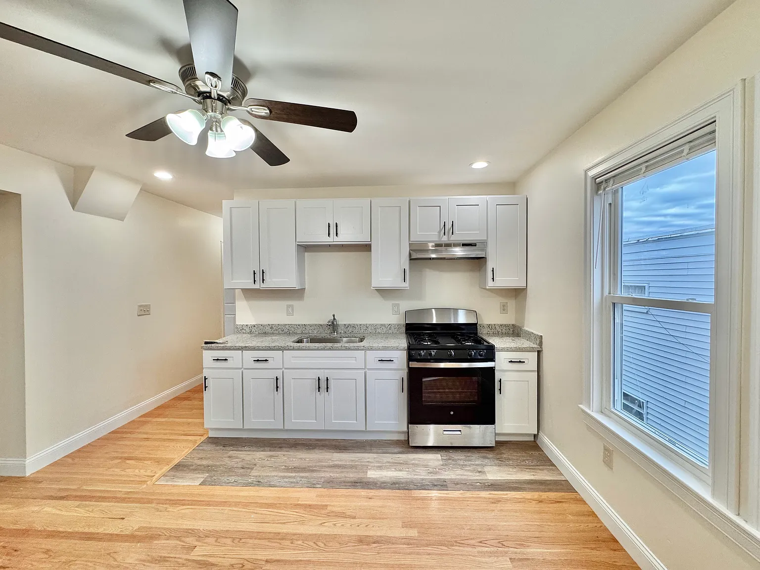 3 bed, 1400 sqft, $3,400 — Photo 3