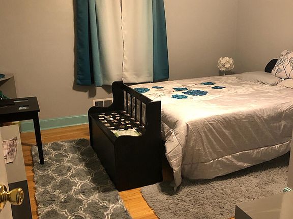 3rd image of 2474 Pine Ave