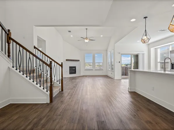 545 Elm Green St, Hutto, TX 78634