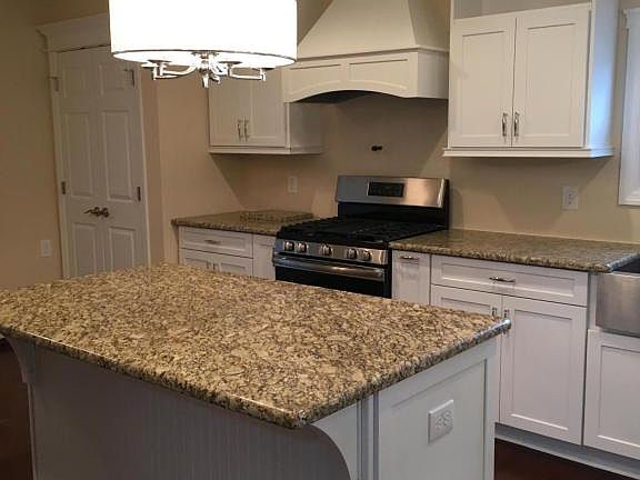 4th image of 363 Saint Thomas Dr