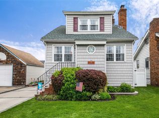 52 Dart St, East Rockaway, NY 11518