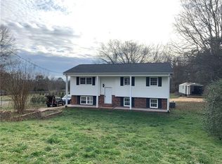 5467 Triangle Cir, Hickory, NC 28602