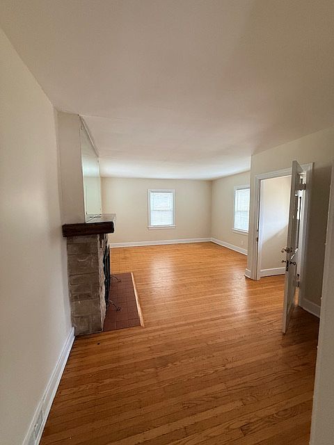 Entry/Living Room