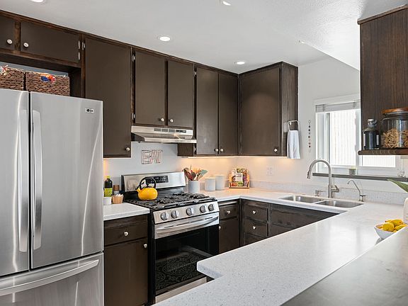 5th image of 1280 Seacliff Ct Unit 2