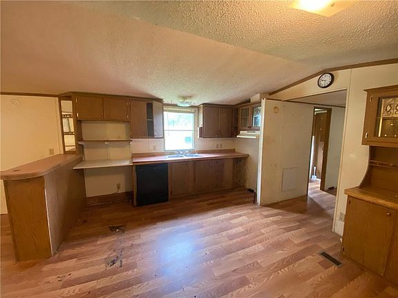 4th image of 9301 Sleepy Hollow Dr