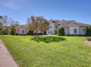 W397N5931 Autumn Woods Dr, Oconomowoc, WI 53066
