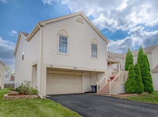 715 Legends Dr, Carol Stream, IL 60188
