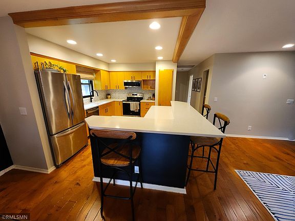 2nd image of 1879 Carol Ln