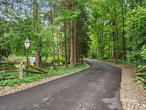 3rd image of 38500 Chagrin Blvd