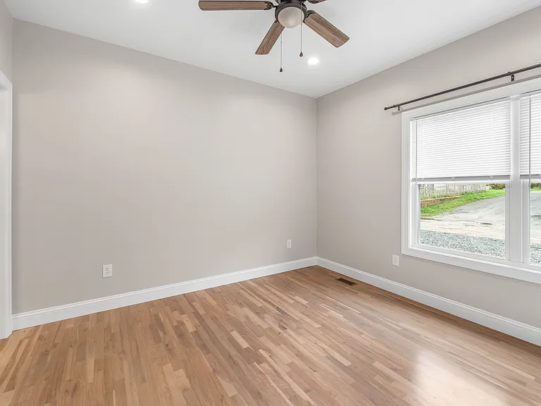 160B Warwick St — Photo 12