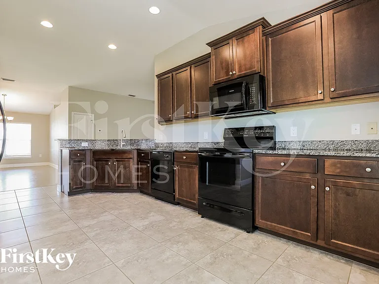 446 Xingu Ct — Photo 4