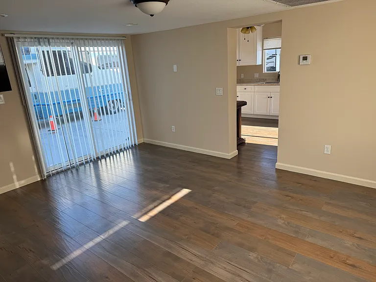 43813 Sierra Hwy — Photo 12