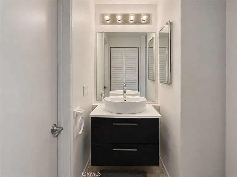 17914 Magnolia Blvd #128 — Photo 12