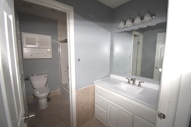 9S120 Lake Dr #201 — Photo 8