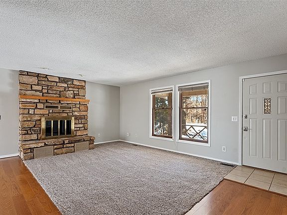 5th image of 31 Churchill Dr