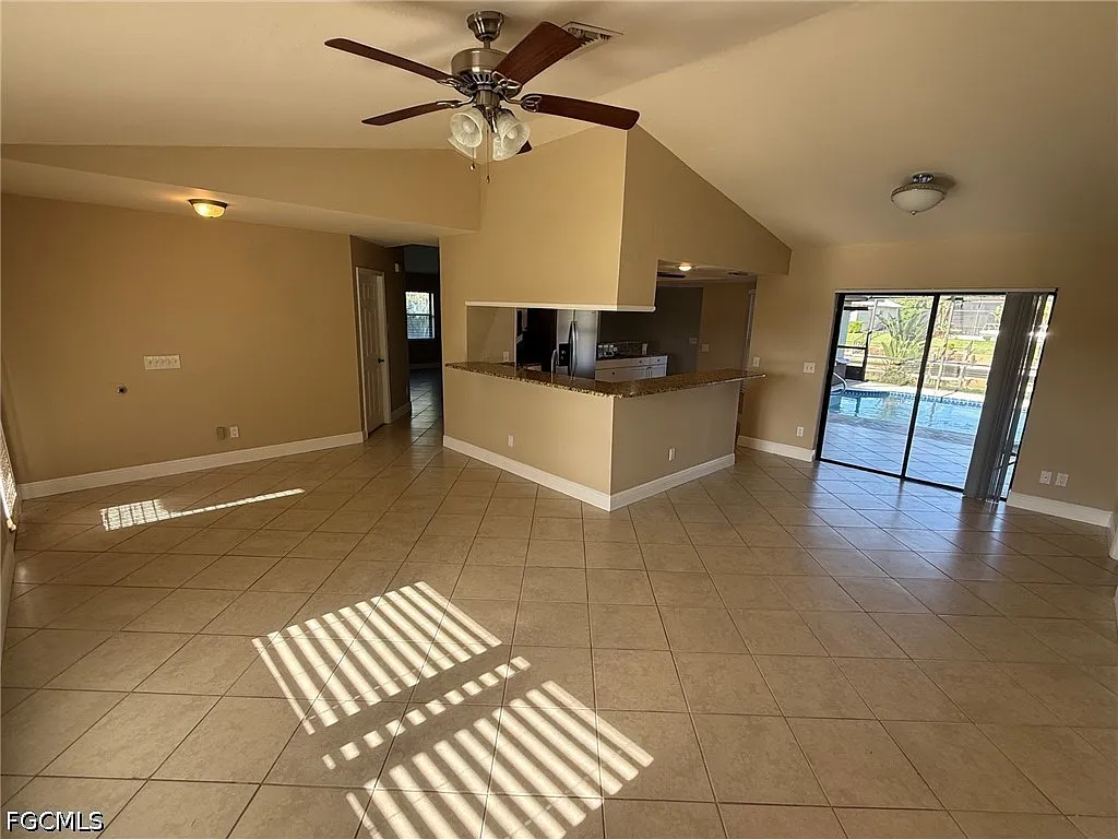 4 bed, 2.0 bath, 2155 sqft, $2,500 — Photo 4