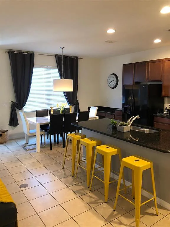 4 bed, 3.0 bath, 1907 sqft, $2,500 — Photo 2